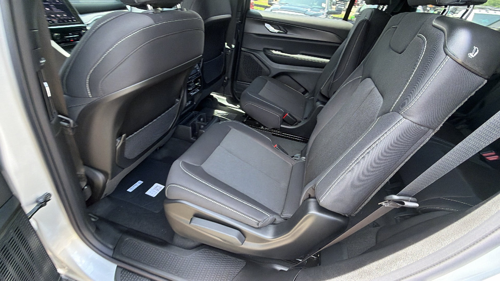 New 2026 Jeep Grand Cherokee L Laredo RWD image 19
