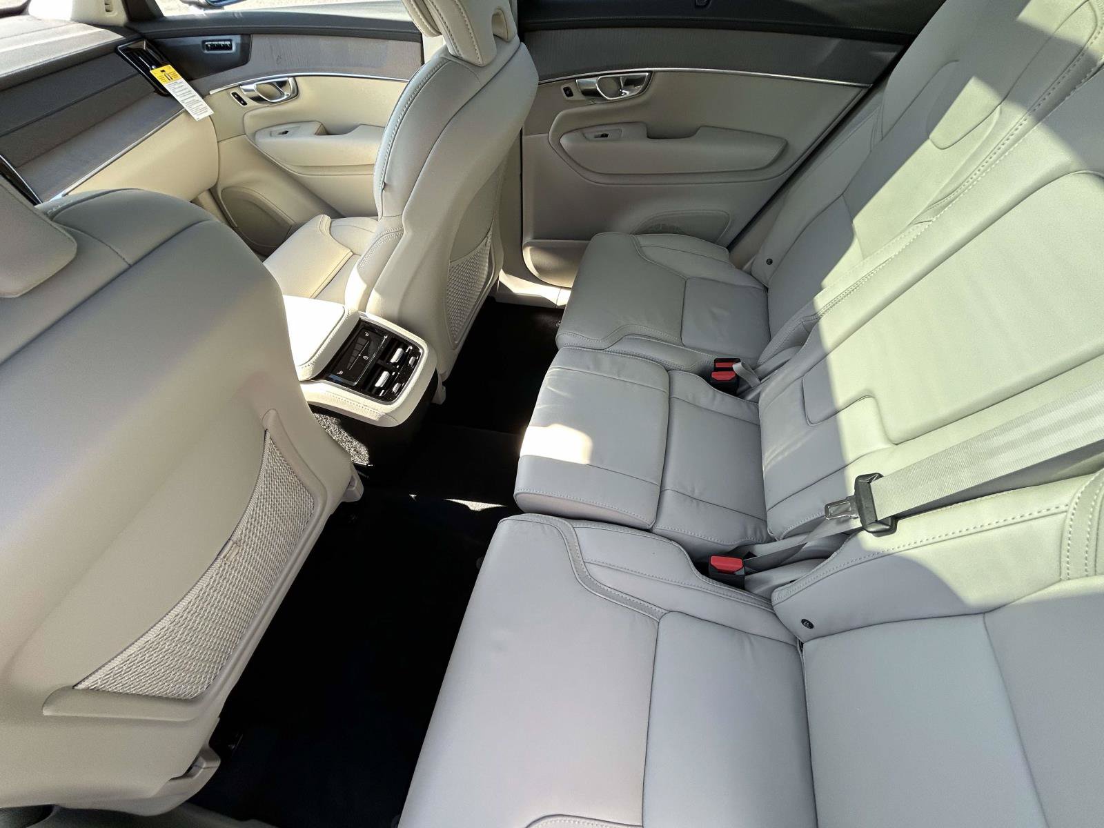New 2026 Volvo XC90 B6 Ultra w/ Protection Package Premier AWD/4WD image 12