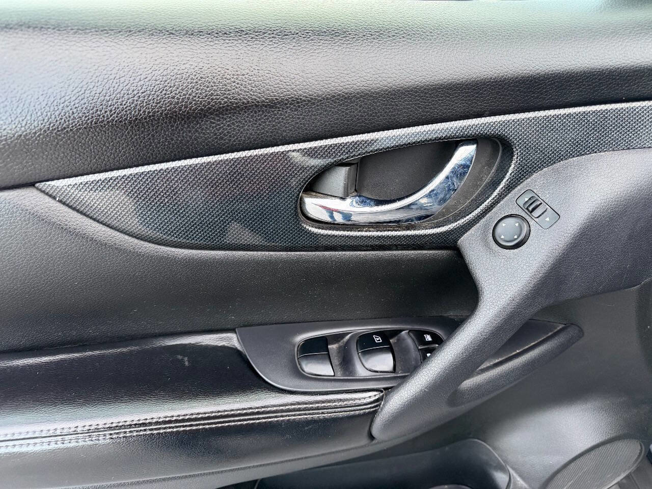 Used 2015 Nissan Rogue SL image 11