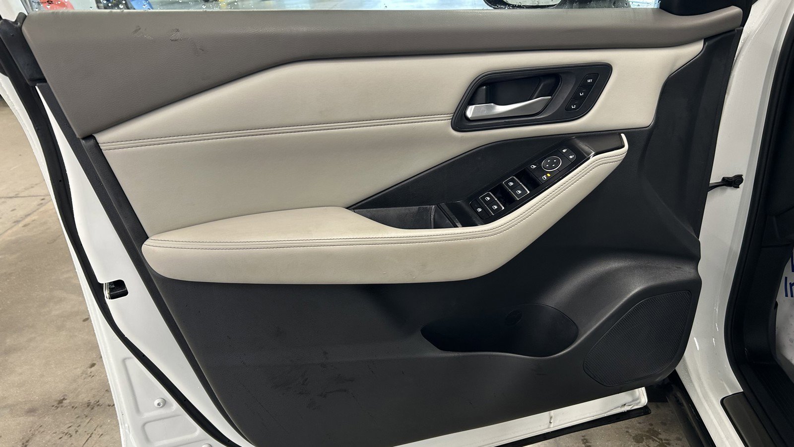 Used 2023 Nissan Rogue SL image 10