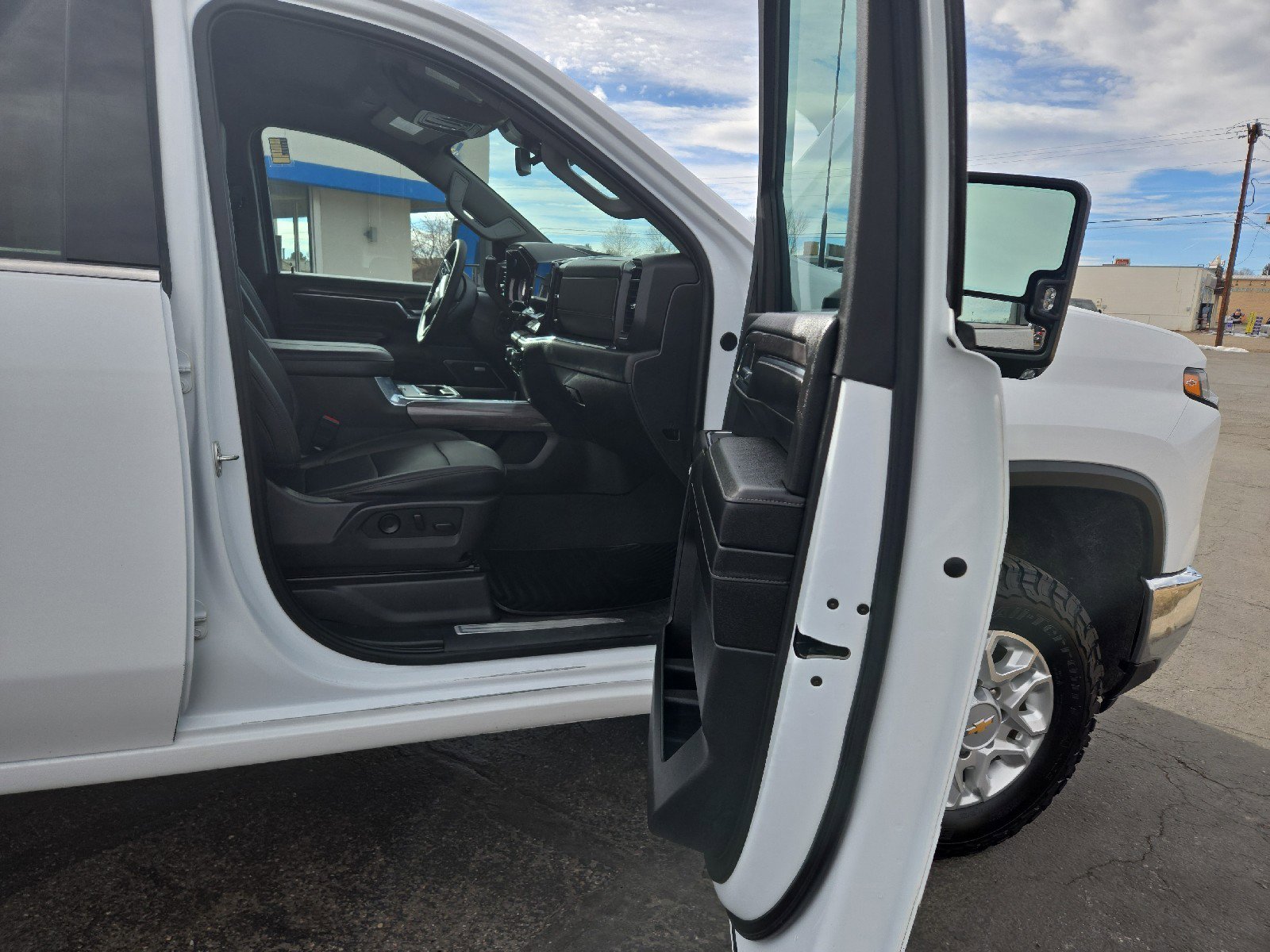 Used 2024 Chevrolet Silverado 2500 LTZ w/ LTZ Convenience Package image 24
