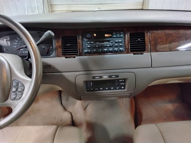 Used 1999 Lincoln Town Car Signature RWD image 12
