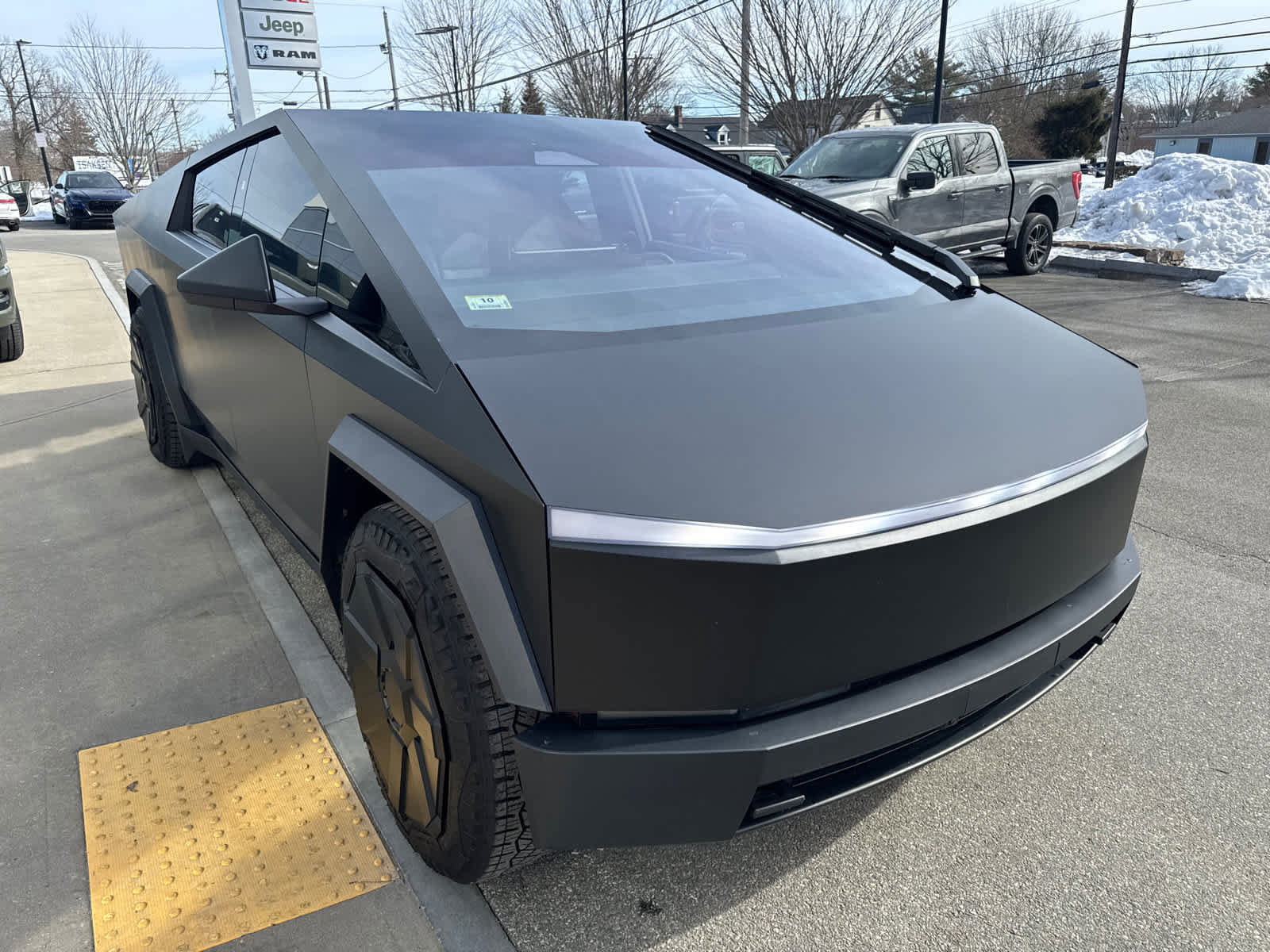 Used 2024 Tesla Cybertruck AWD Crew Cab image 8