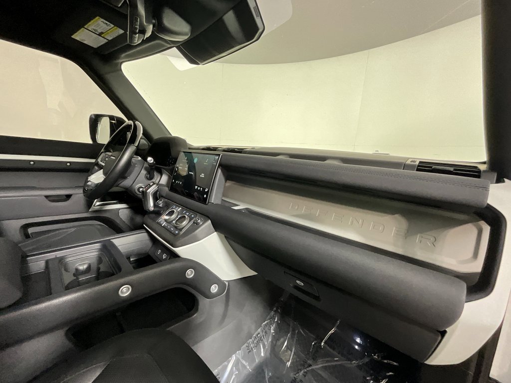 Certified 2022 Land Rover Defender 110 X-Dynamic SE image 19