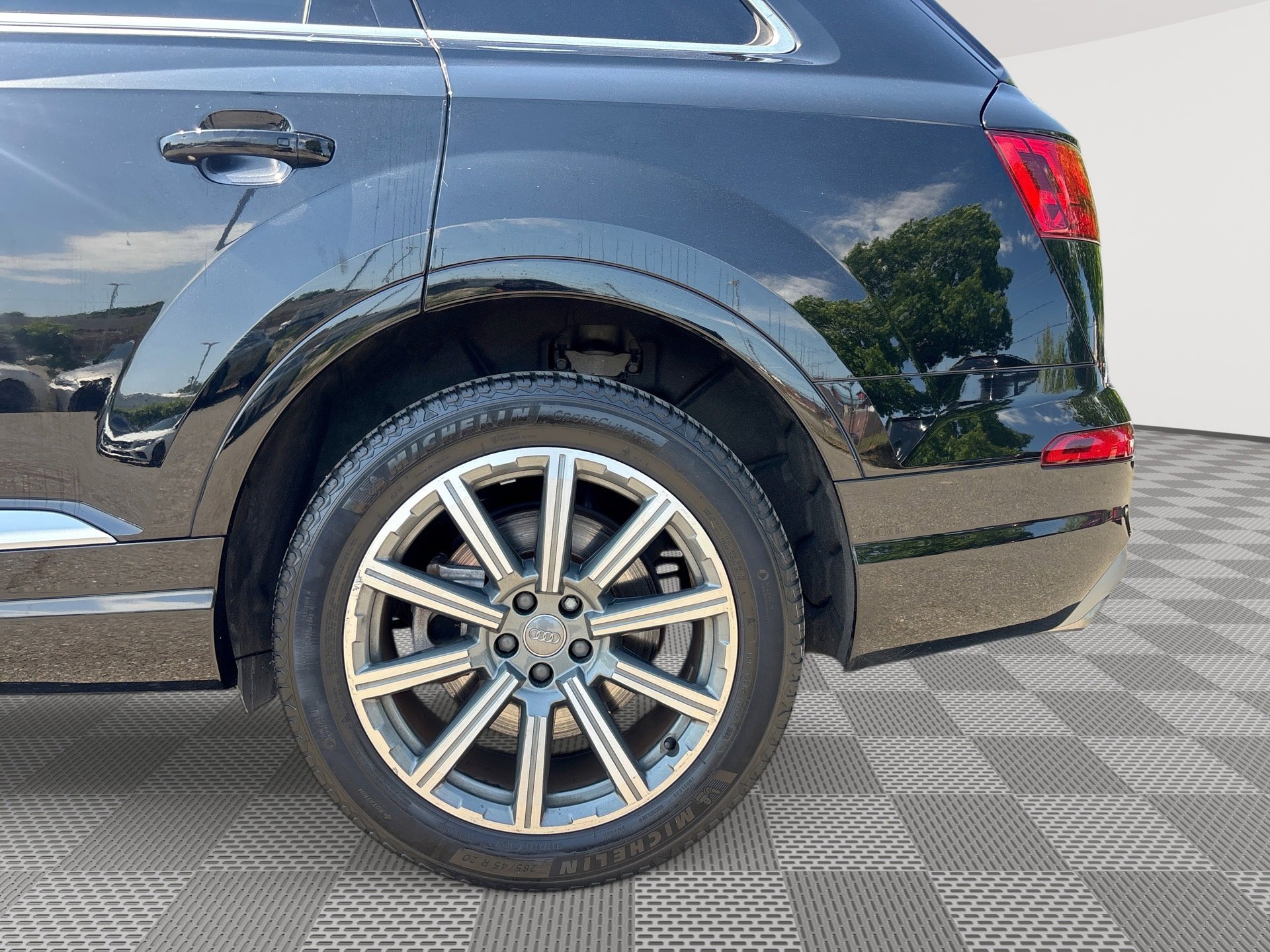 Used 2018 Audi Q7 3.0T Premium Plus AWD/4WD image 29