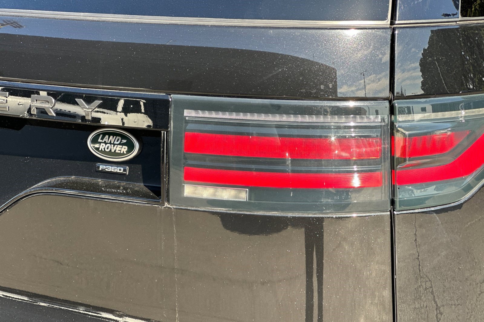 Used 2023 Land Rover Discovery S R-Dynamic image 14