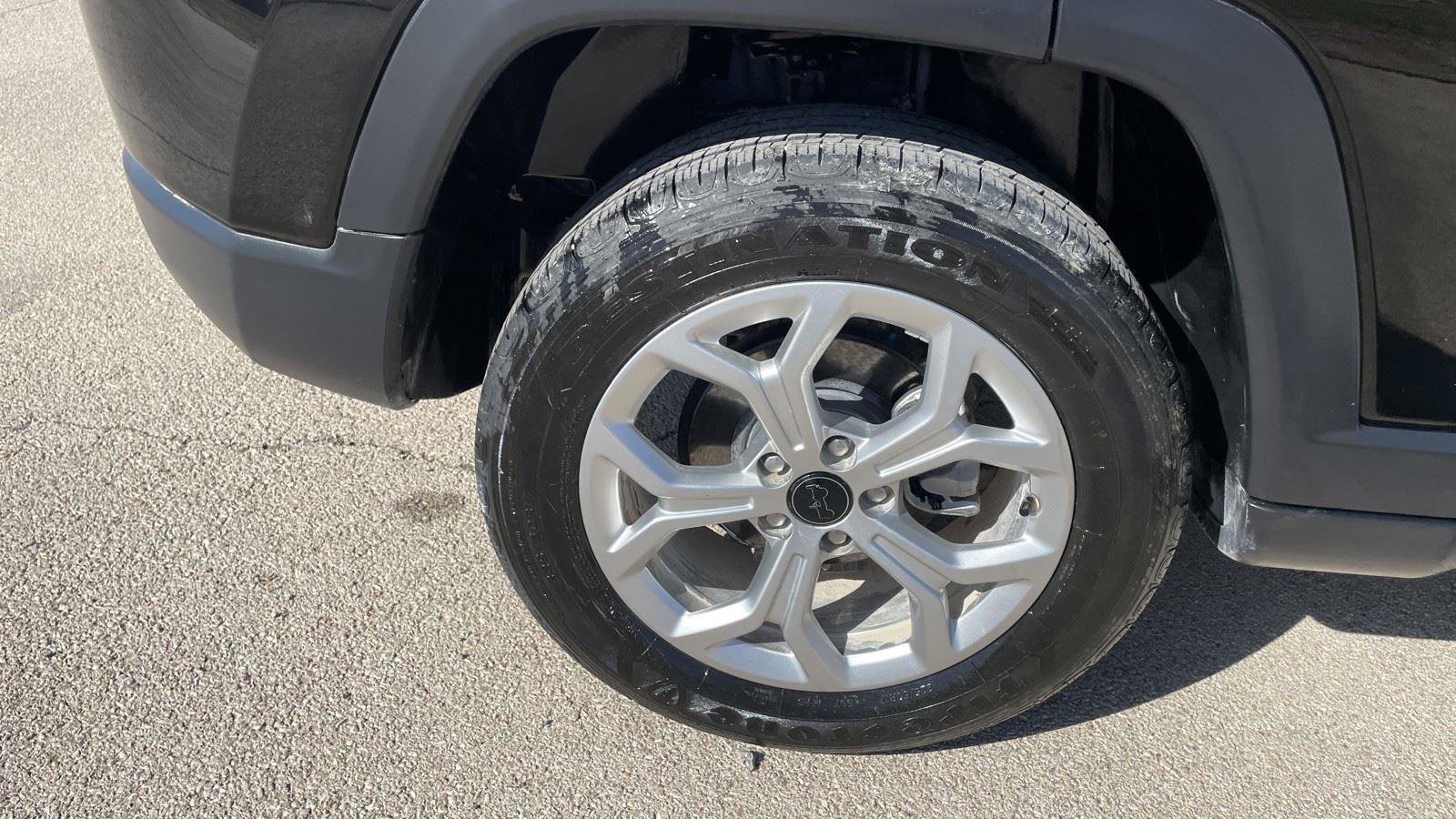 Used 2025 Jeep Compass Sport image 36