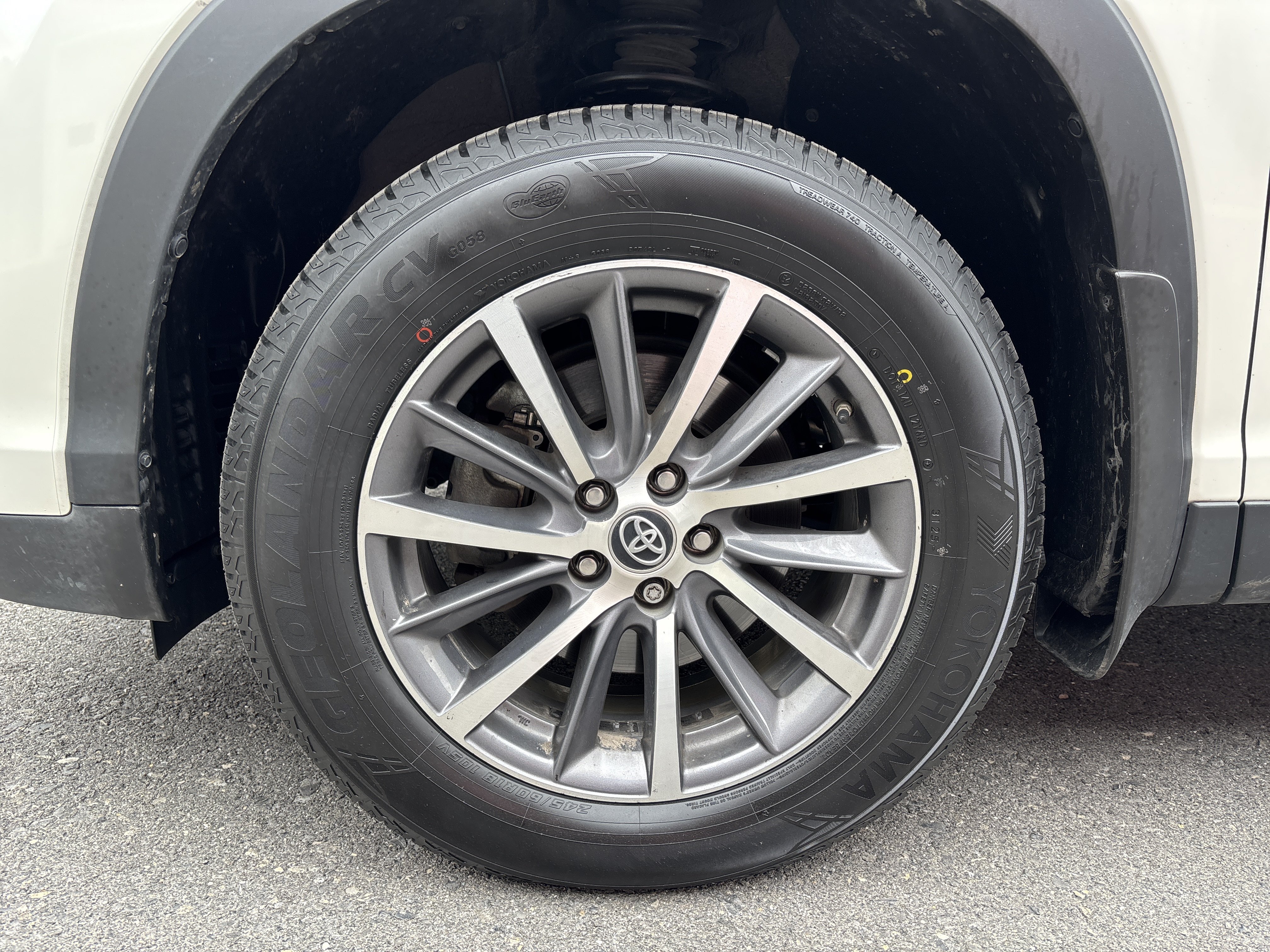 Used 2019 Toyota Highlander XLE AWD/4WD image 11