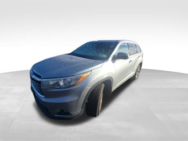 Used 2015 Toyota Highlander XLE image 2