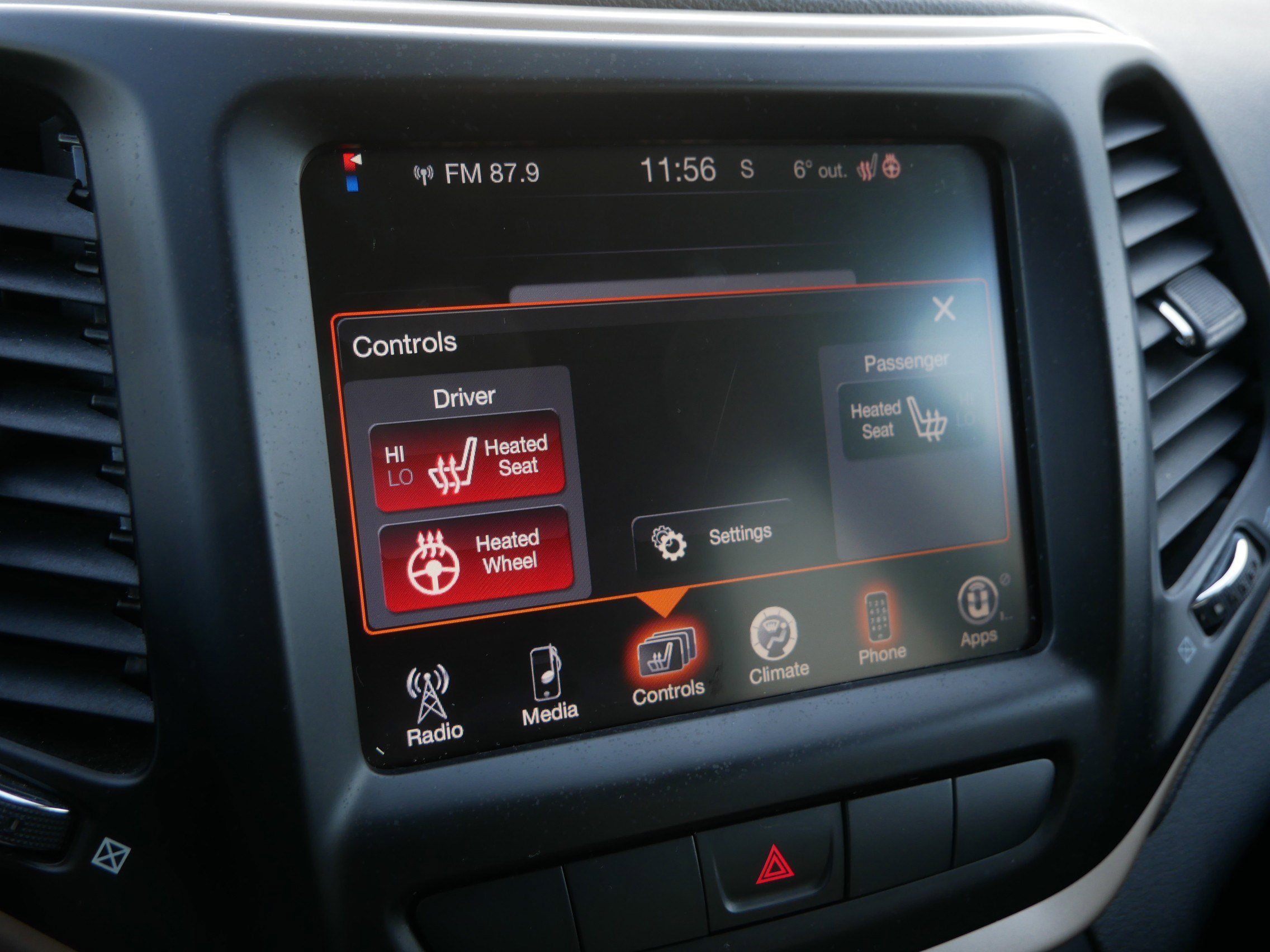 Used 2014 Jeep Cherokee Latitude w/ Cold Weather Group image 28