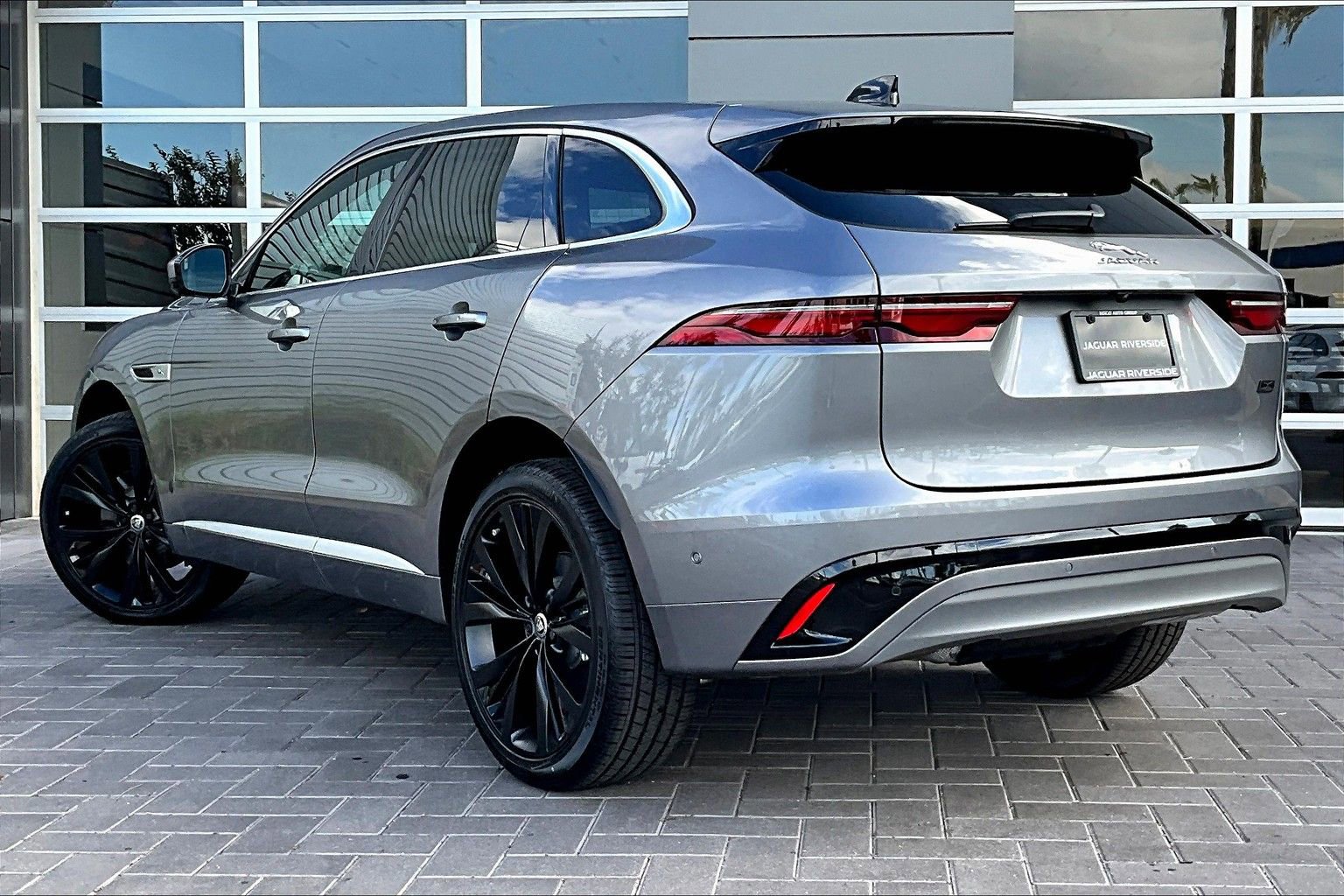 New 2026 Jaguar F-PACE R-Dynamic S image 3