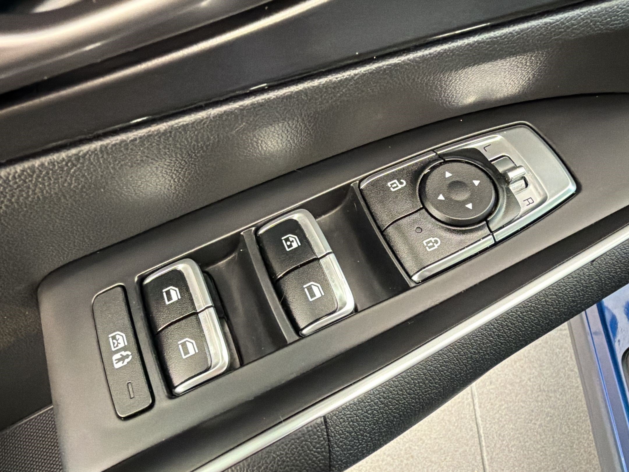 Used 2023 Kia Sorento S w/ Panoramic Sunroof Package FWD image 13