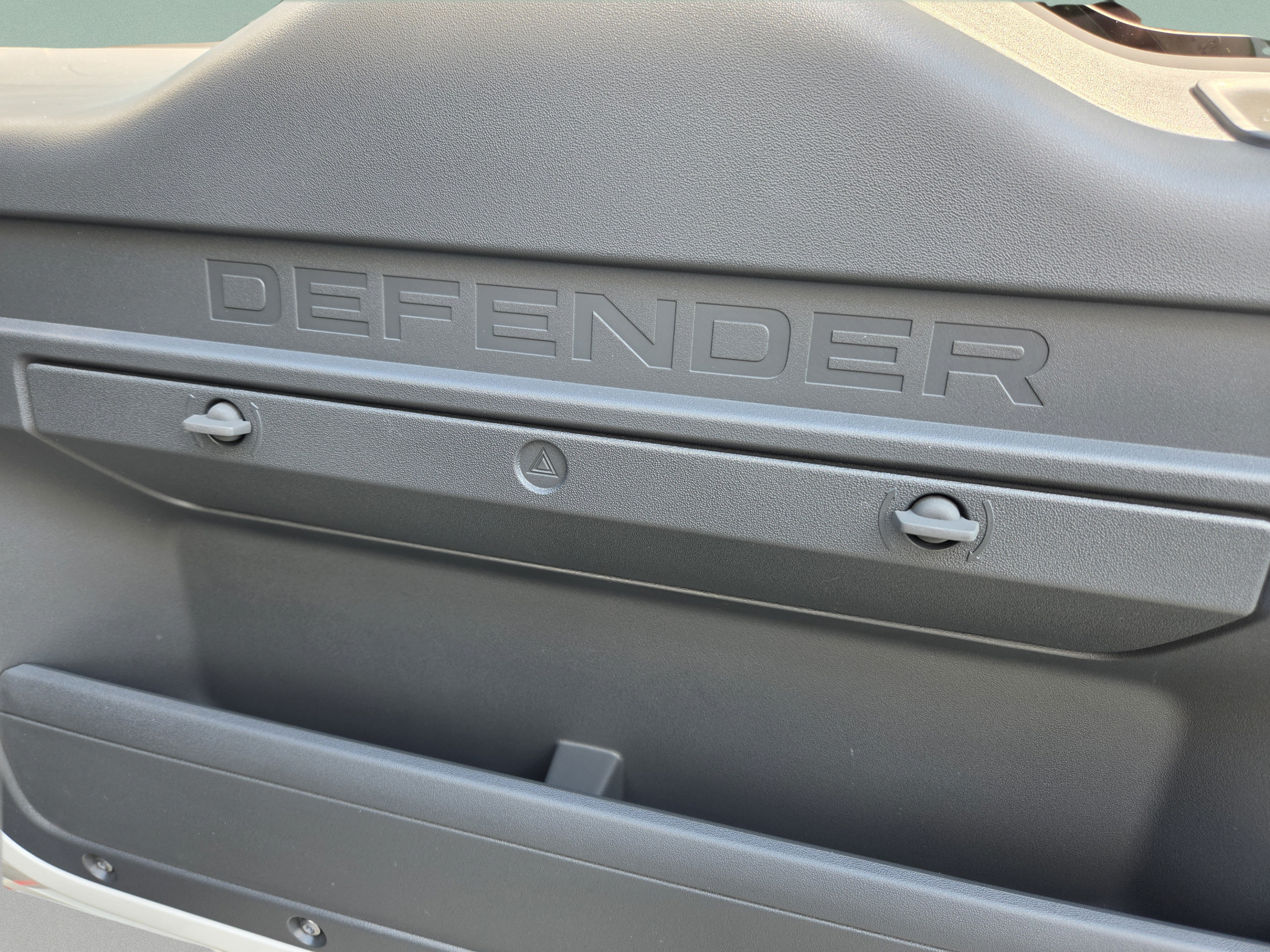 New 2026 Land Rover Defender 110 X-Dynamic SE AWD/4WD image 28
