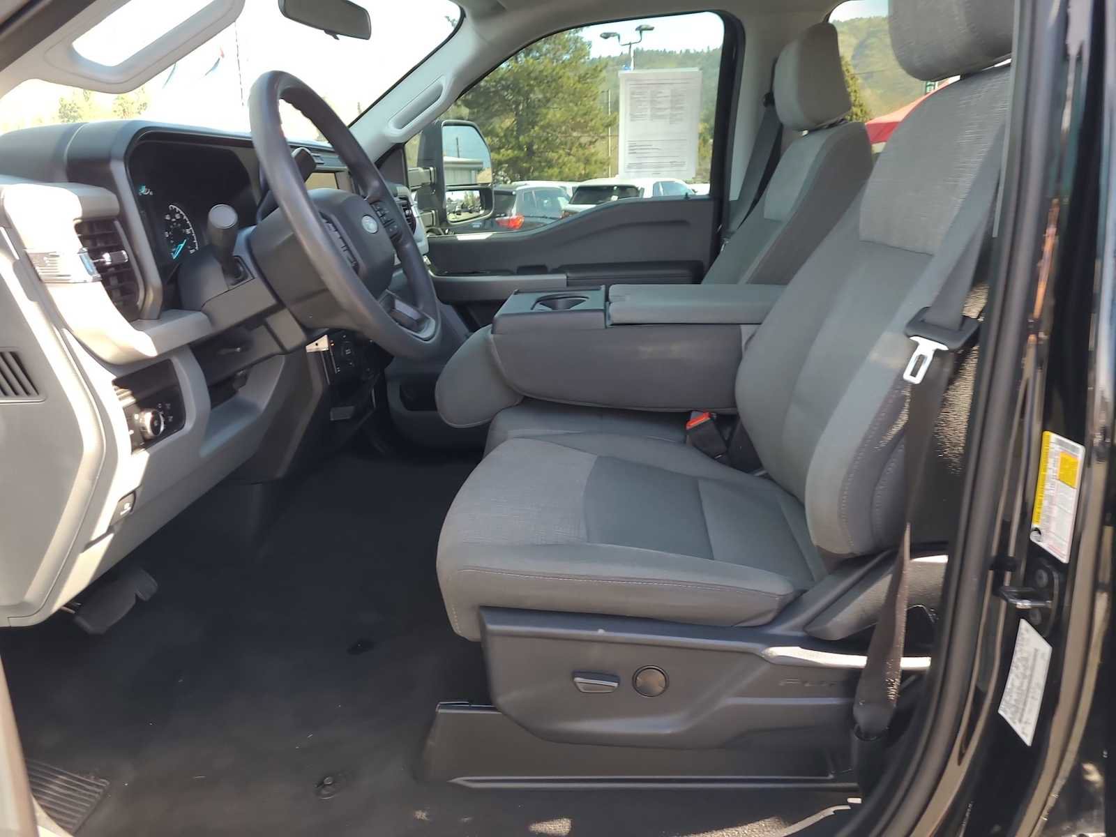 Used 2025 Ford F250 XLT w/ FX4 Off-Road Package image 19