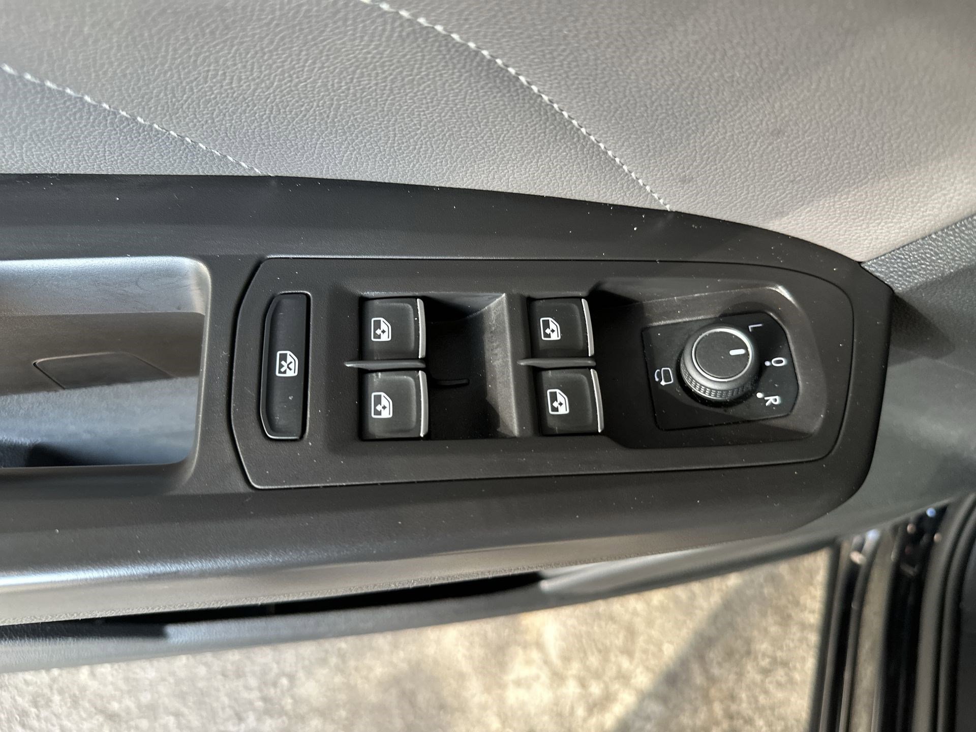 Used 2023 Volkswagen Atlas SEL Premium image 15