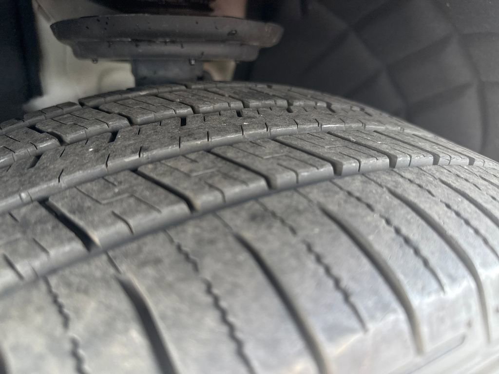 Used 2021 Buick Enclave Essence image 31