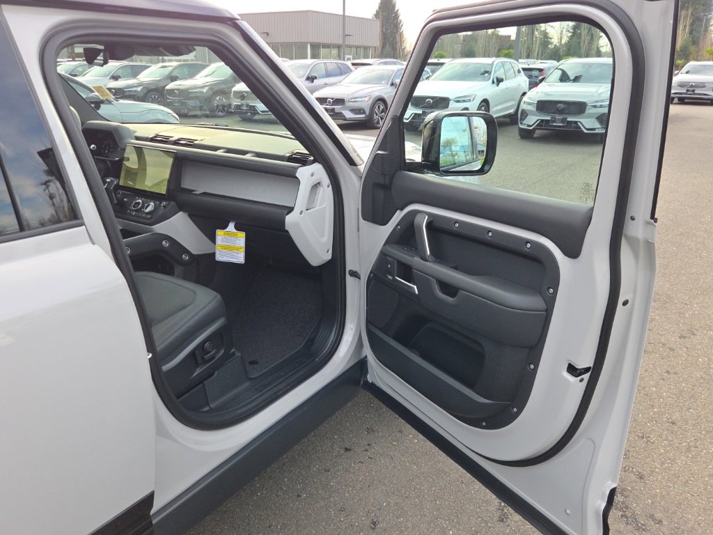 New 2026 Land Rover Defender 110 X-Dynamic SE image 19