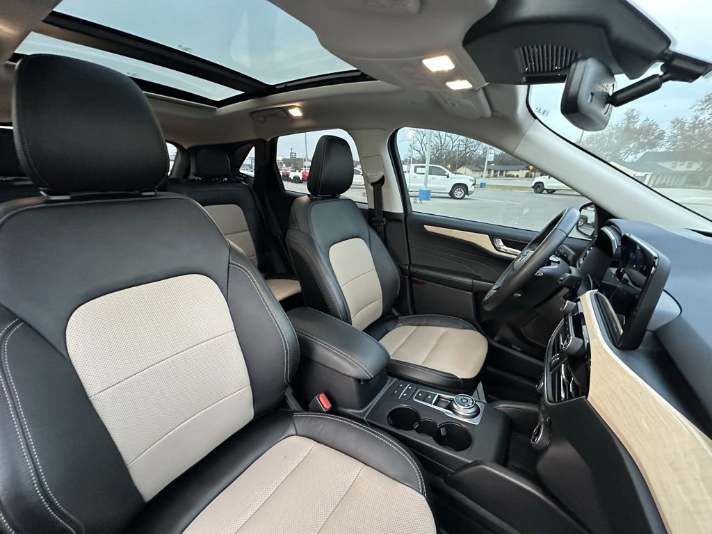 Used 2022 Ford Escape Titanium w/ Titanium Elite Package image 8