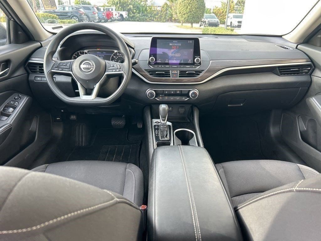 Used 2024 Nissan Altima 2.5 SV image 9