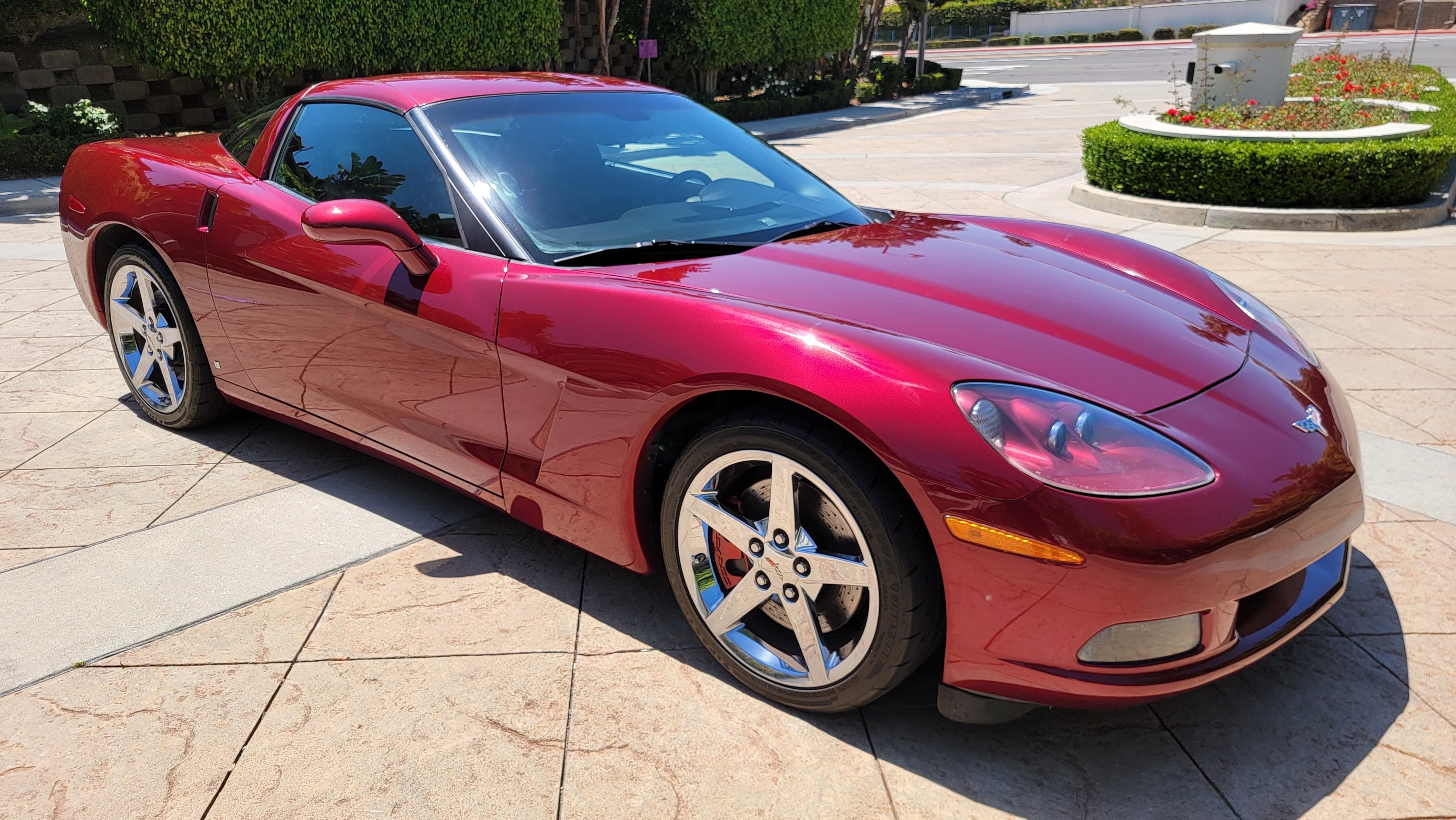 Used 2007 Chevrolet Corvette Coupe w/ Performance Package RWD image 21