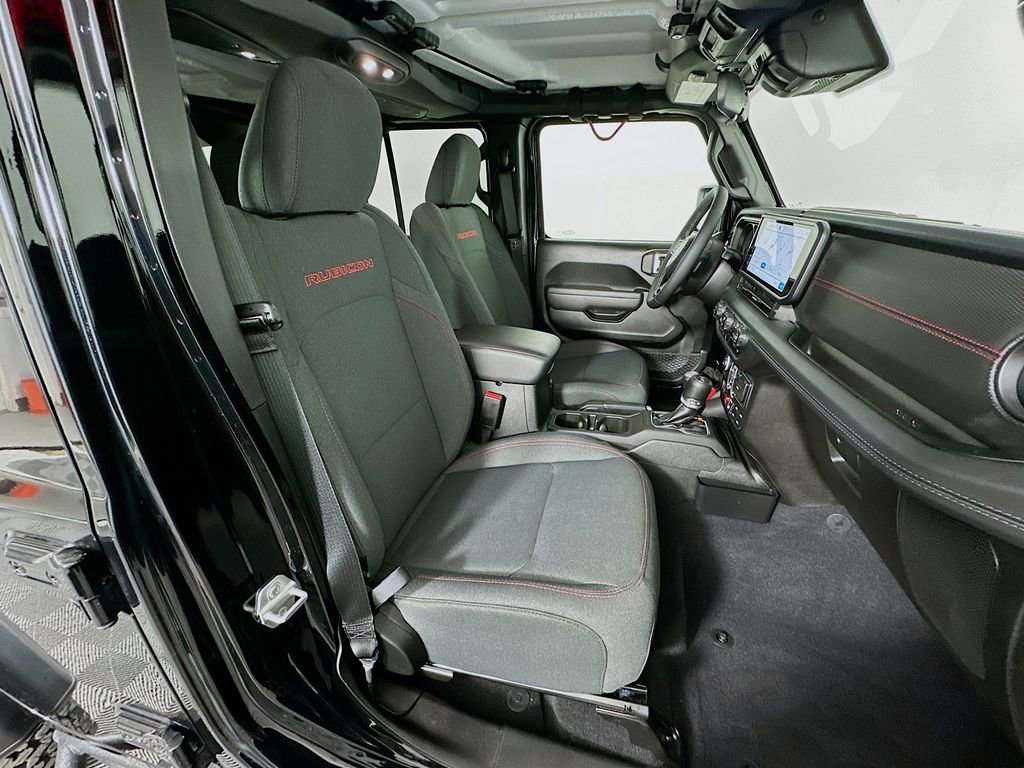 Used 2025 Jeep Wrangler Unlimited Rubicon w/ Convenience Group AWD/4WD image 27