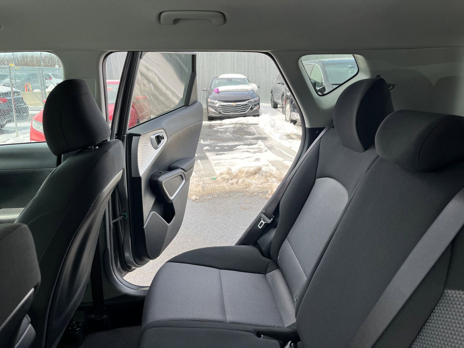 Used 2025 Kia Soul LX w/ LX Technology Package FWD image 37
