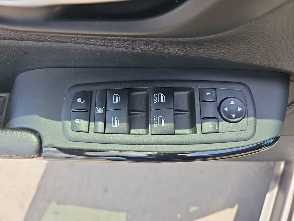 Used 2023 Jeep Cherokee Altitude Lux AWD/4WD image 27