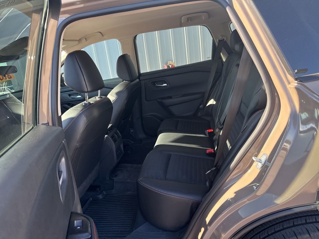 Used 2025 Nissan Rogue SV image 21