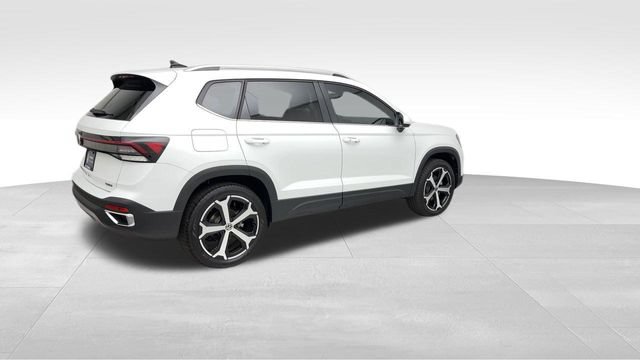 Used 2025 Volkswagen Taos SEL AWD/4WD image 2