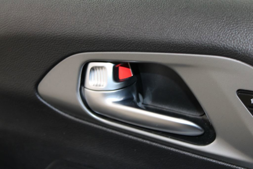 Used 2025 Chrysler Pacifica Select image 39