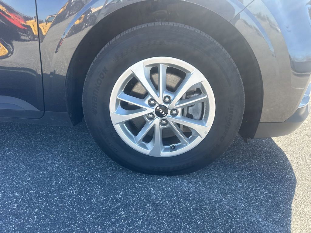 Used 2024 Kia Carnival LX image 4