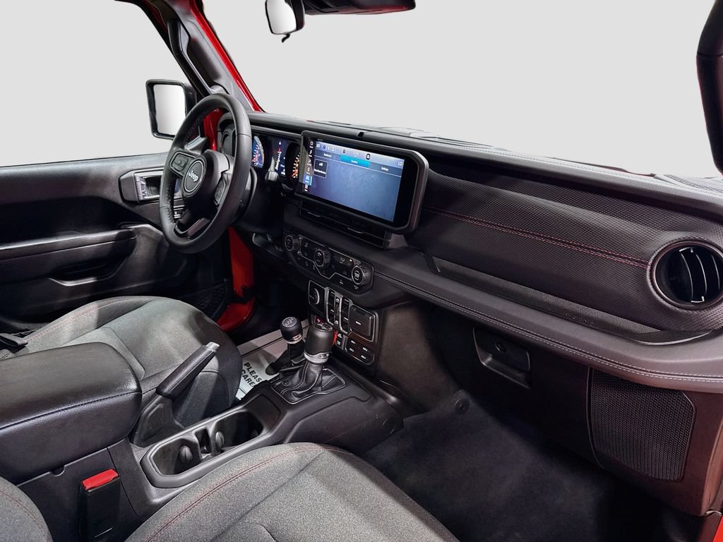 Used 2025 Jeep Wrangler Unlimited Rubicon AWD/4WD image 27