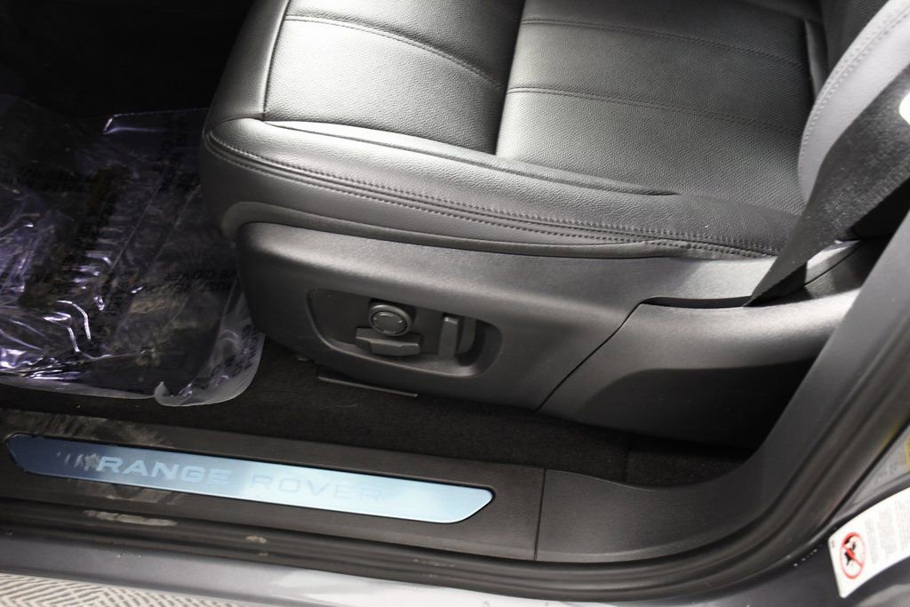 Certified 2025 Land Rover Range Rover Evoque Dynamic SE image 16