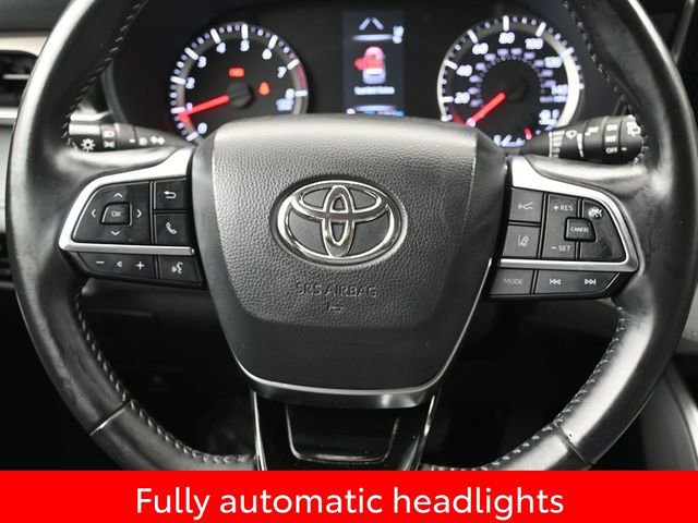 Used 2021 Toyota Highlander LE AWD/4WD image 13