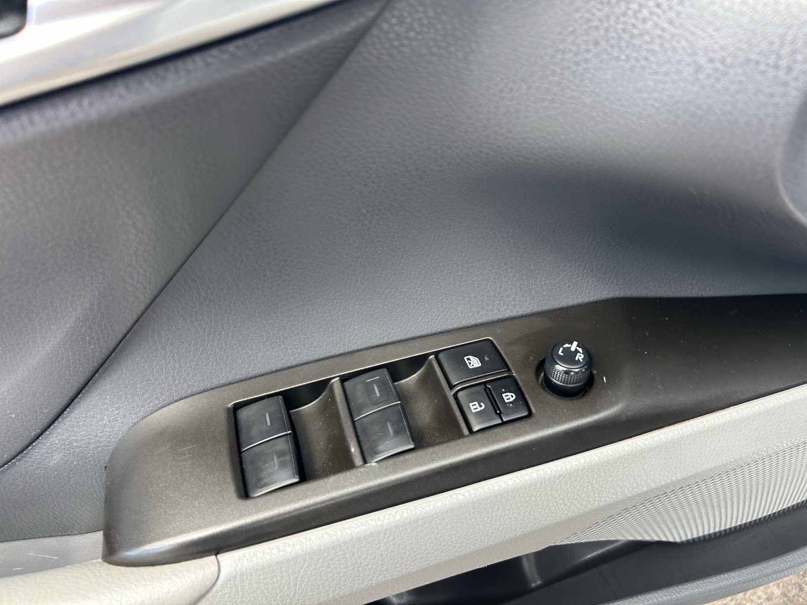 Used 2024 Toyota Camry SE w/ Audio Upgrade Package image 29