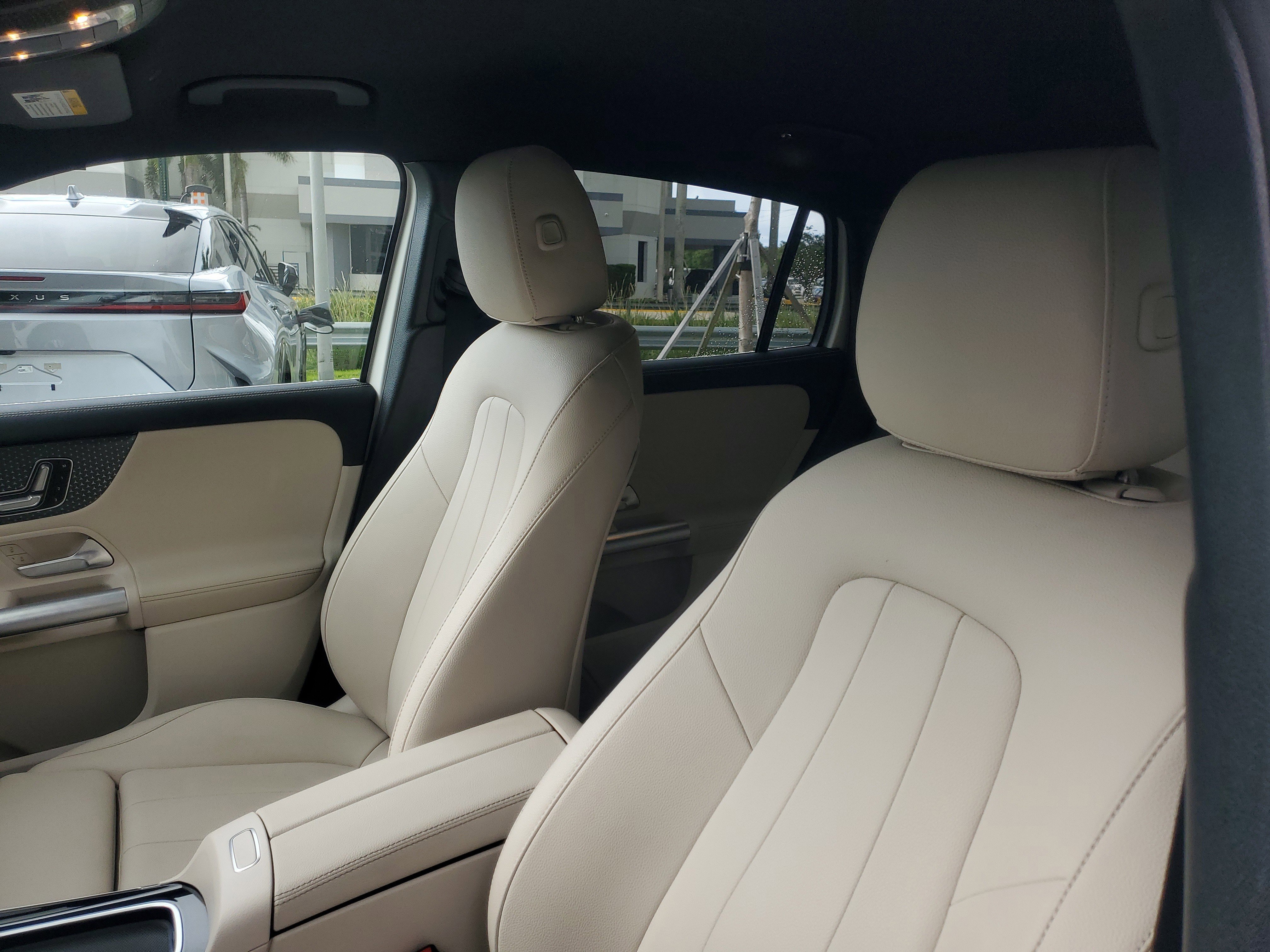 Used 2025 Mercedes-Benz GLA 250 4MATIC image 17