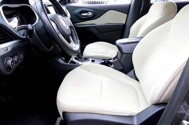 Used 2016 Jeep Cherokee Latitude w/ Comfort/Convenience Group FWD image 10