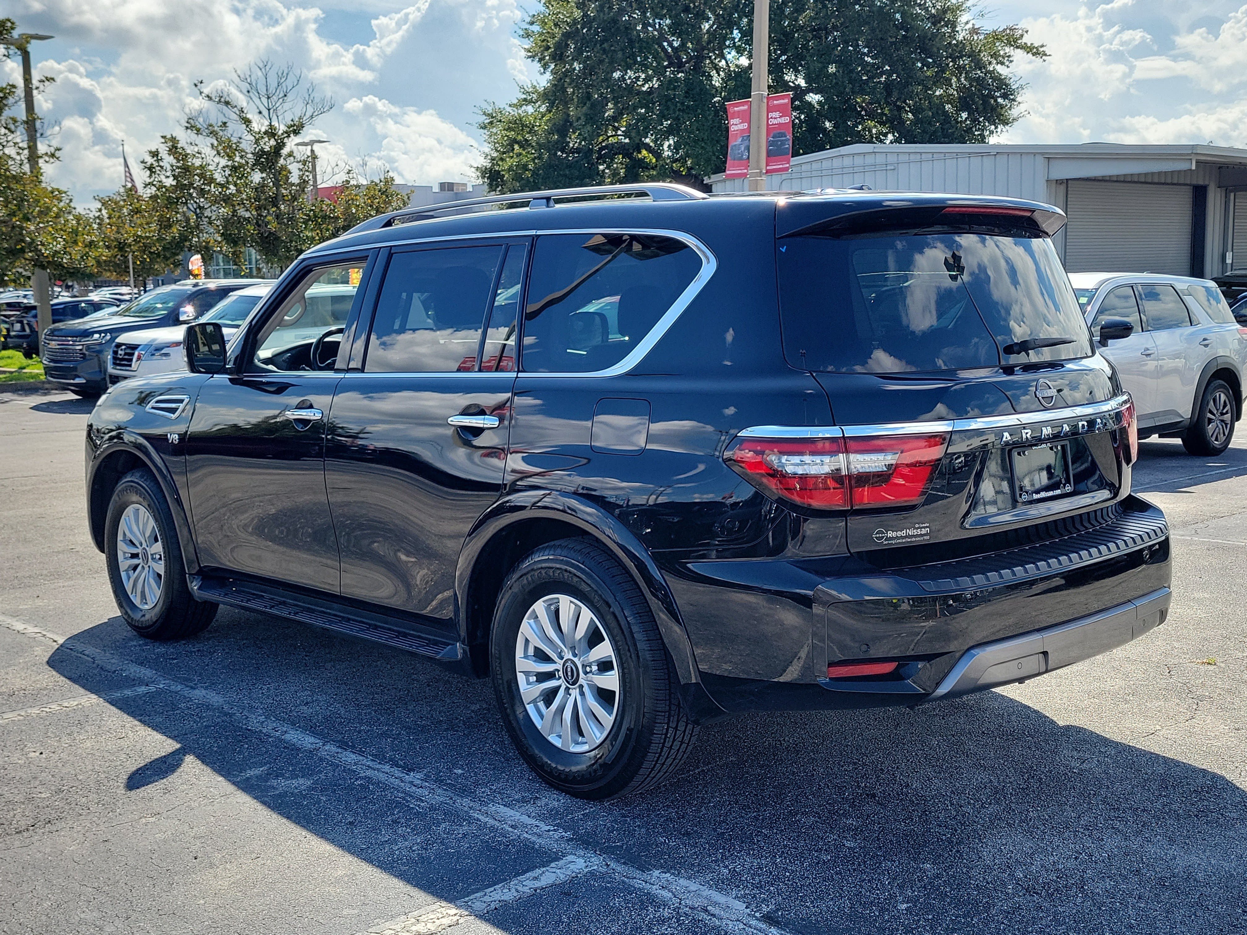 Certified 2022 Nissan Armada SV w/ Cargo Package AWD/4WD image 7