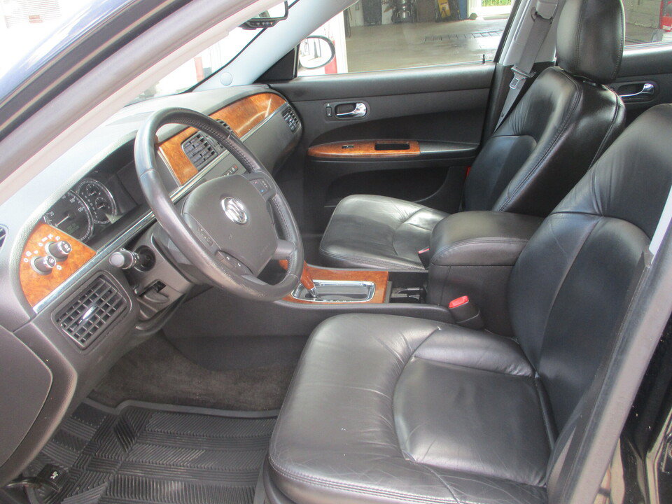 Used 2005 Buick LaCrosse CXS w/ Gold Convenience Package FWD image 26