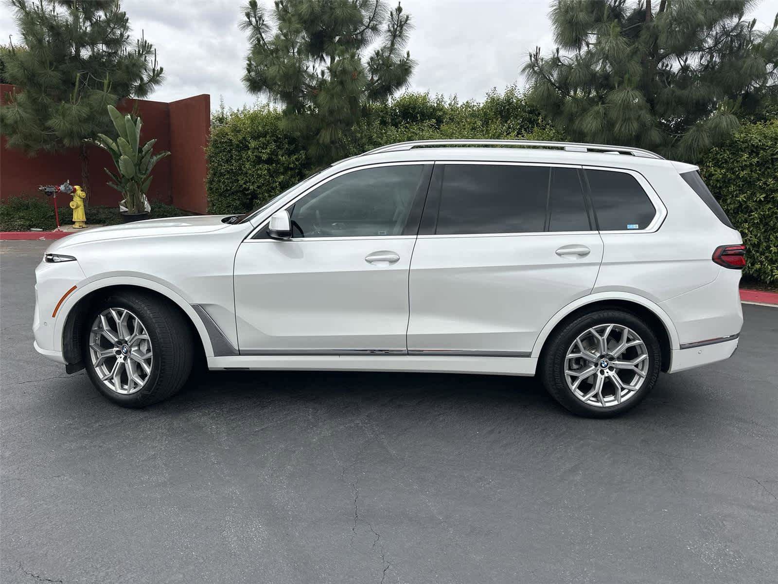 Used 2025 BMW X7 xDrive40i w/ Executive Package image 3