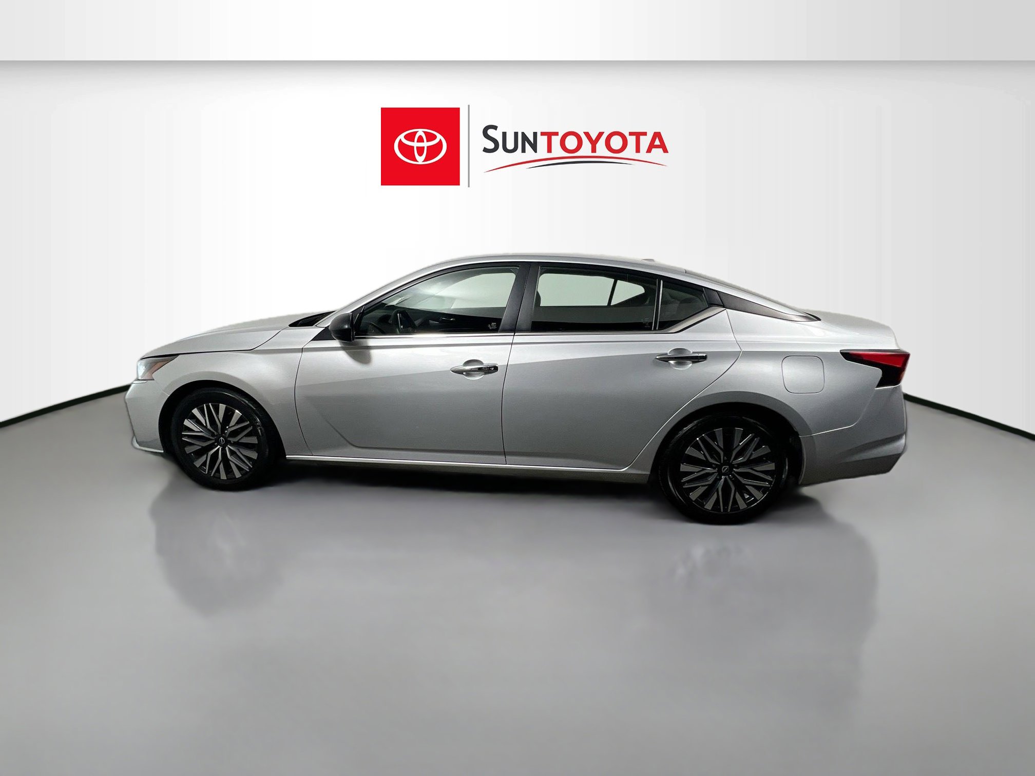 Used 2024 Nissan Altima 2.5 SV image 7