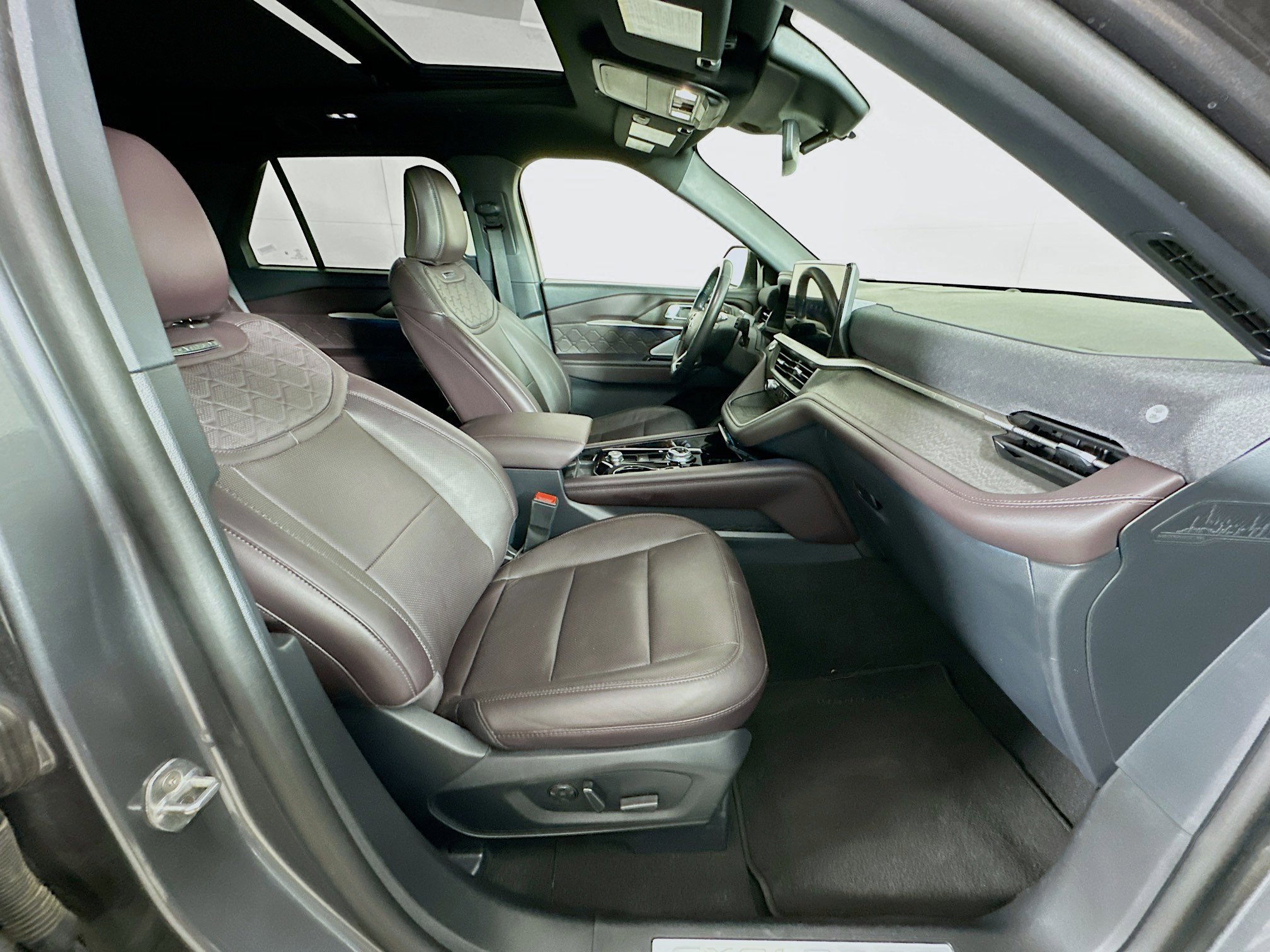 Used 2025 Ford Explorer Platinum w/ LUX Leather Package image 34