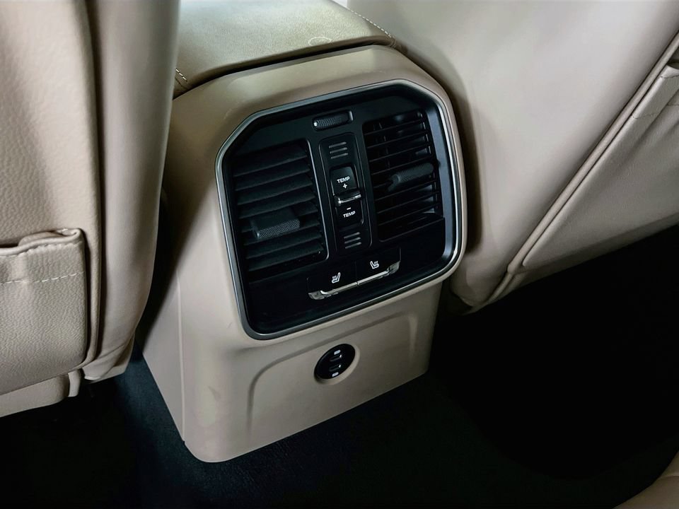 Certified 2026 Porsche Macan AWD/4WD image 27