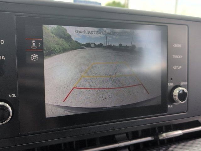 Used 2024 Kia Carnival LX image 17