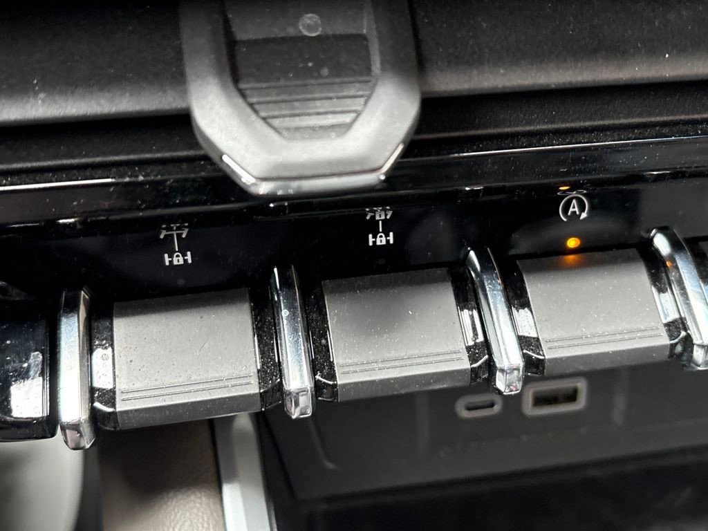 Certified 2024 Chevrolet Colorado ZR2 w/ Technology Package image 19