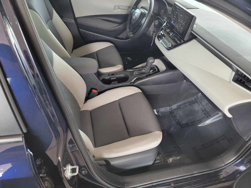 Used 2025 Toyota Corolla LE FWD image 14