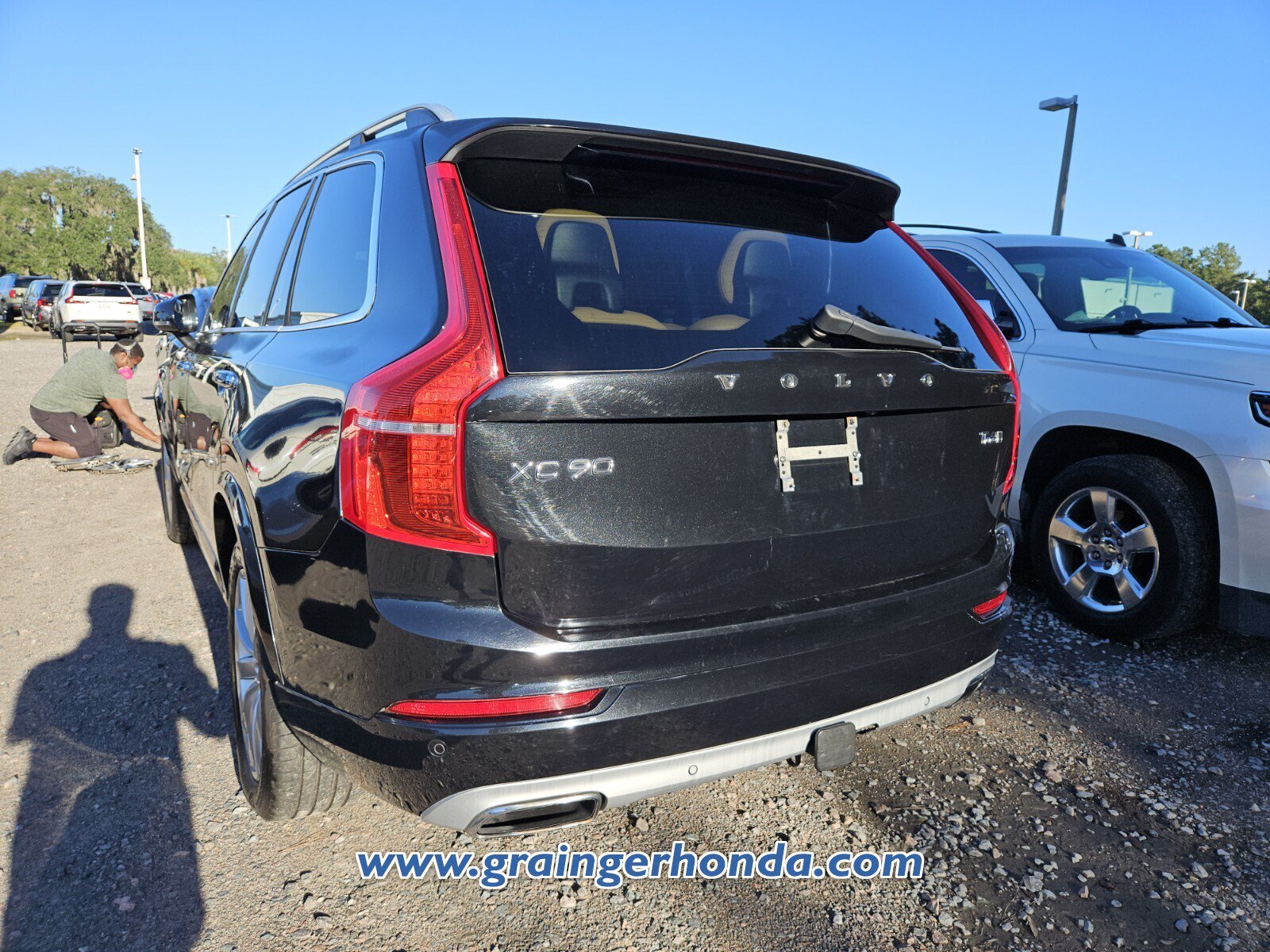 Used 2016 Volvo XC90 T6 Momentum w/ Momentum Plus Package AWD/4WD image 8