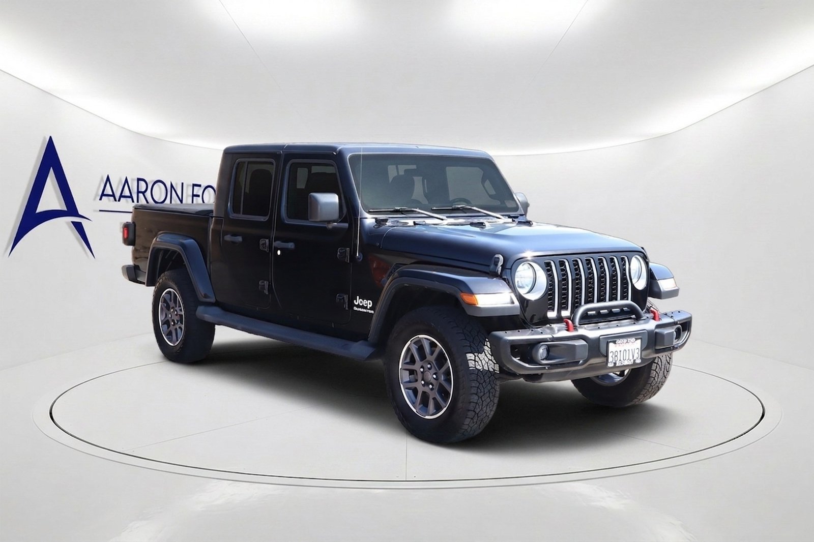 Used 2020 Jeep Gladiator Overland w/ Trailer Tow Package AWD/4WD image 3