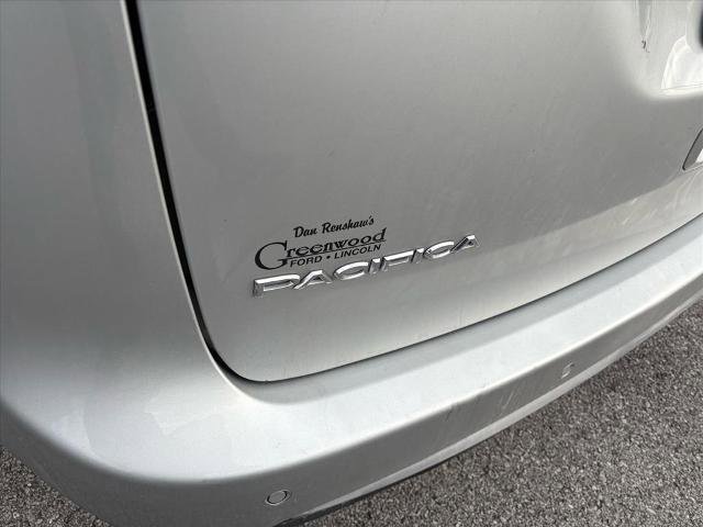 Used 2024 Chrysler Pacifica Touring-L image 24