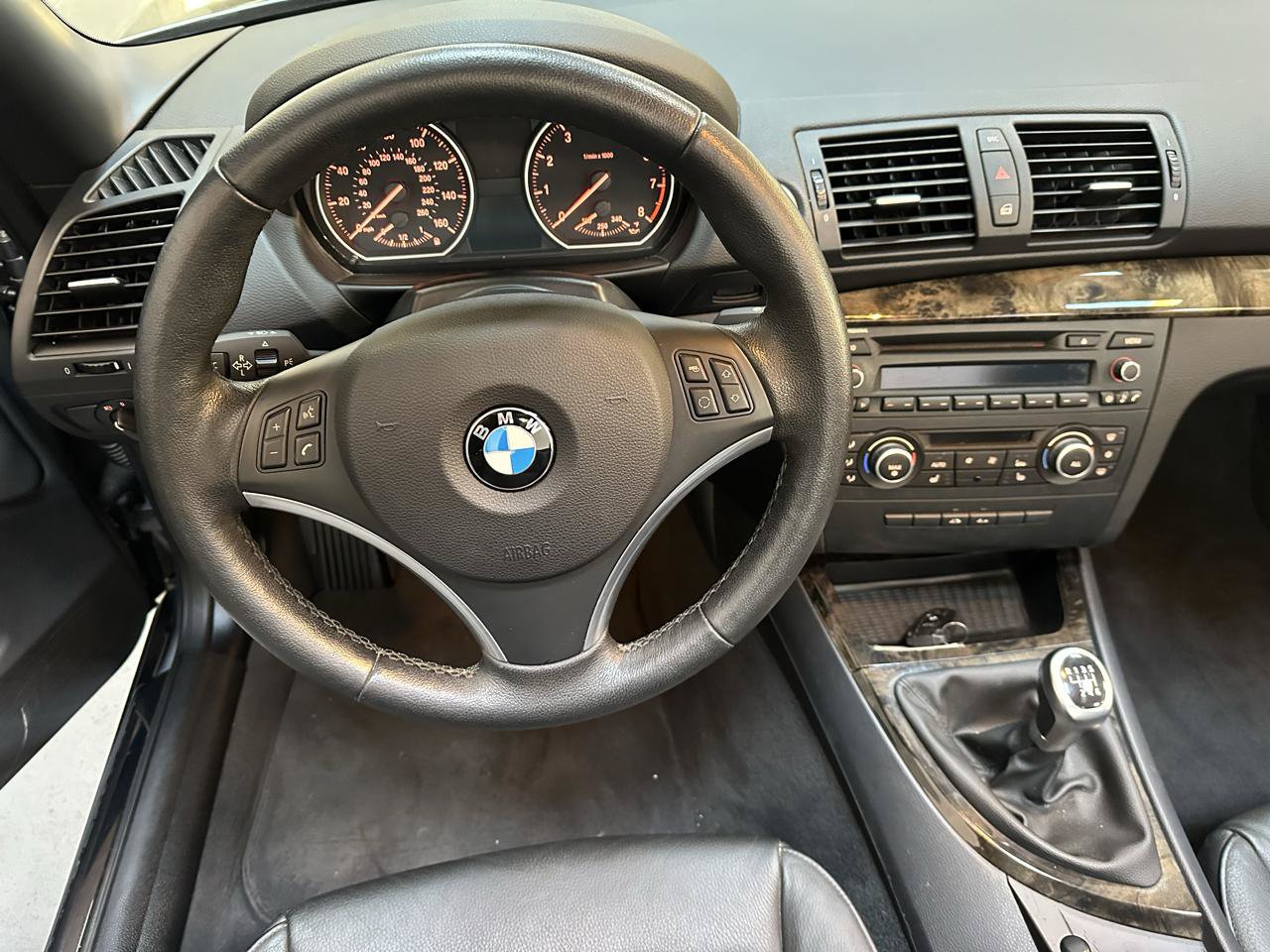 Used 2011 BMW 135i Convertible RWD image 17